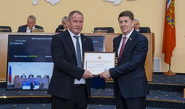 Евгений Солнцев впервые отчитался перед депутатами Заксобрания